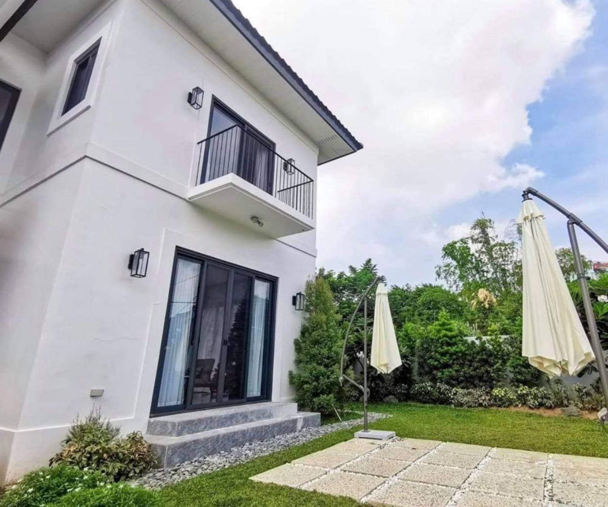 Merville Subdivision, Contemporary House House Sold in Merville Subdivision